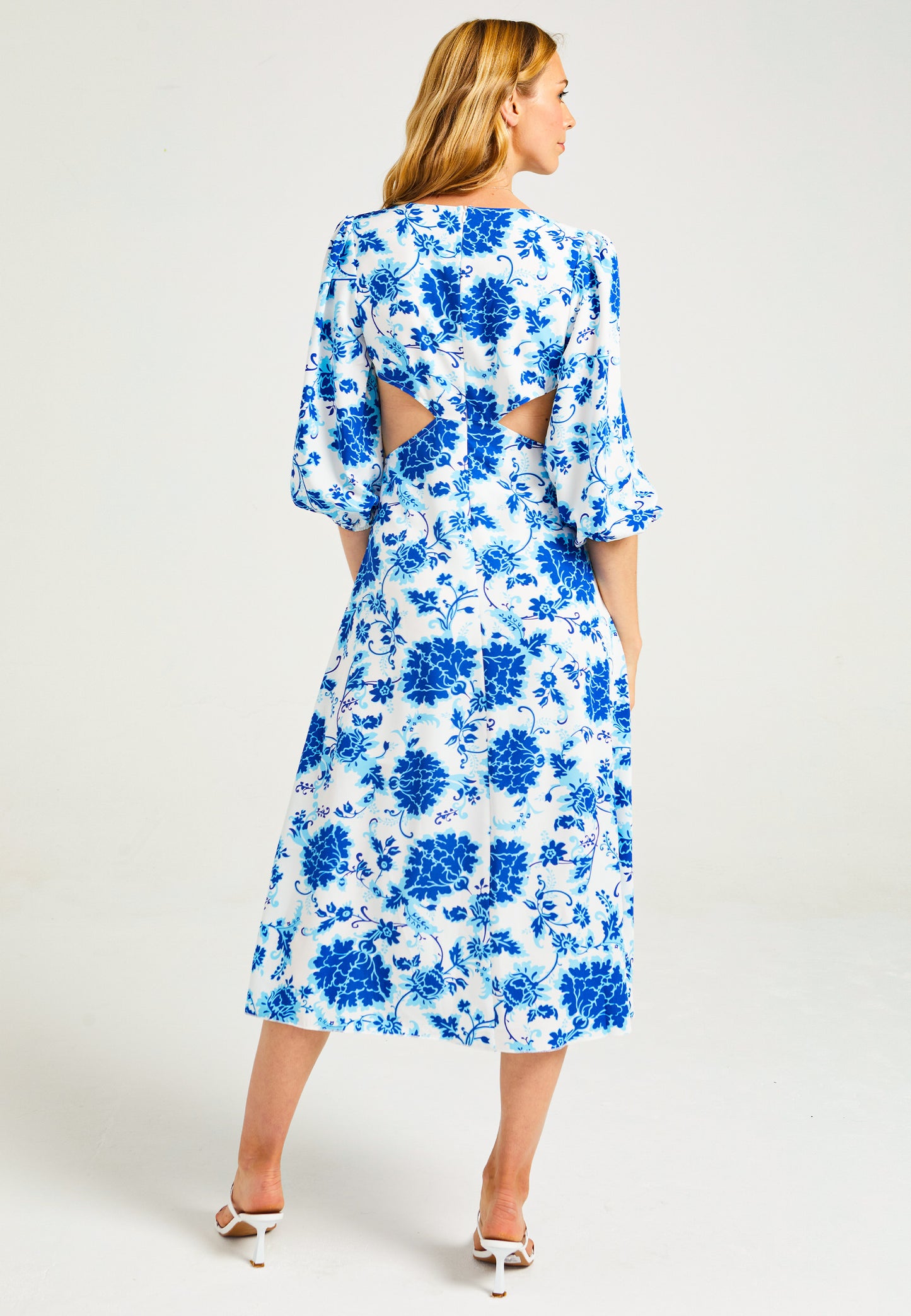 Cut-Out Midi Dress with Buckle in White Blue Floral